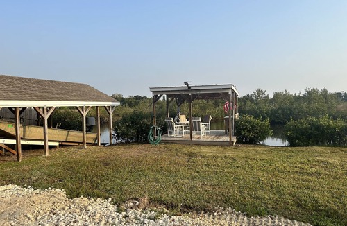 Crystal River House | Waterfront Nature Coast Gem! Catch Dinner From Your Dock!