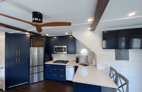 Annapolis Boat Rental | Waterfront Oasis of Annapolis FIRSTIE