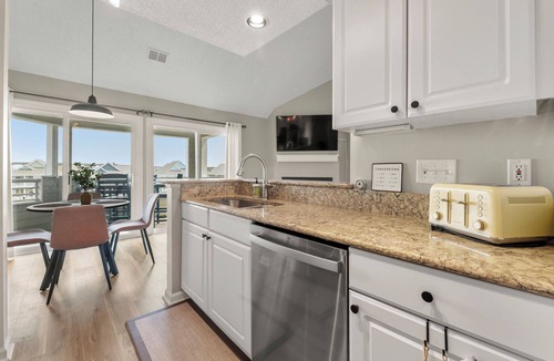 Manteo Condo | Waterfront Penthouse Condo | Resort Amenities