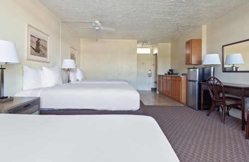 Kahului Hotel | Waterfront Perfection! 3 Fantastic Rooms, Pet-Friendly, Near Kanaha Beach Park