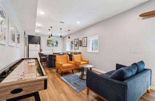 Pasadena House | Waterfront | Pool, Dock & Sleeps 12