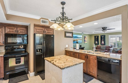 Lake Tarpon Estates House | Waterfront Pool Home with Private Dock 5 Bedrooms- 8 beds Maximum guests 10