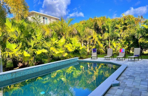 Oldsmar House | Waterfront Pool Retreat - WFH Ready - Near Corp HQs