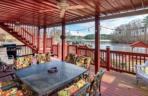 Jackson House | Waterfront, Private covered boat dock, Newly Remodeled,