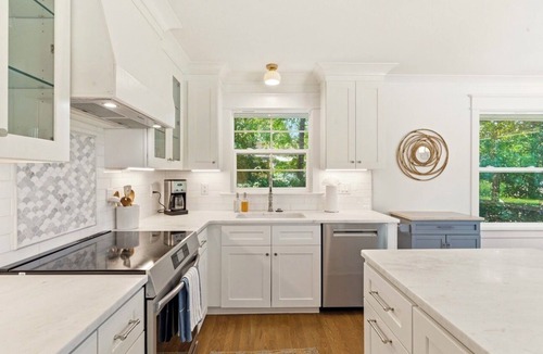Bayshore House | Waterfront, renovated home in charming Wilmington