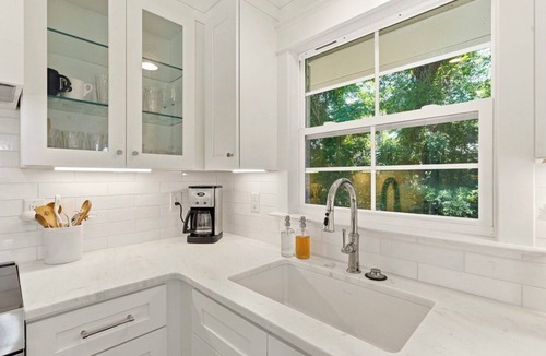 Bayshore House | Waterfront, renovated home in charming Wilmington