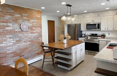 Valley Lee House | Waterfront Retreat | New Private Pier | Remodeled | Epic Sunset Views