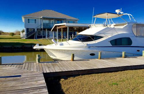 Slidell House | Waterfront Slidell Home w/Boat Dock & Canal View!