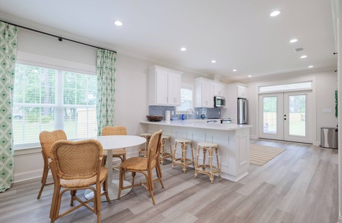 Lake Park House | Waterfront Stay with Boat Ramp, RV Hookup & 4 TVs