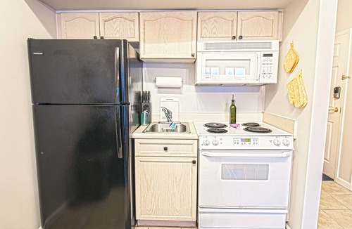 Wilmington Historic District Apartment | Waterfront Sunset Views in Port City Wilmington NC -King Bed & Balcony