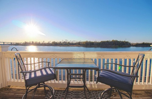 Wilmington Historic District Apartment | Waterfront Sunset Views in Port City Wilmington NC -King Bed & Balcony