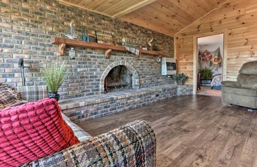 Enchanted Hills House | Waterfront Syracuse Home: Deck, Fire Pit & Kayaks