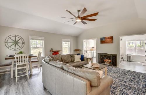 Townville House | Waterfront Townville Home: Hot Tub & Lake Access!