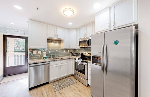 Palmetto Dunes Villa | Waterfront villa with resort amenities, beach access, open layout, AC, & WD