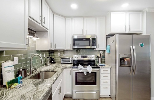 Palmetto Dunes Villa | Waterfront villa with resort amenities, beach access, open layout, AC, & WD