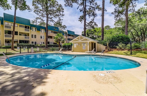 Palmetto Dunes Villa | Waterfront villa with resort amenities, beach access, open layout, AC, & WD