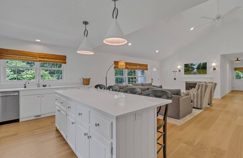 Cobbs Creek House | Waterfront w/Floating Dock, Kayaks~Family Home