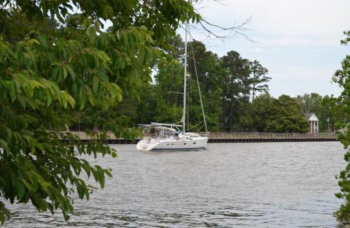 Coinjock House | Waterlily Waterside Cottage on the Intracoastal with Game Room