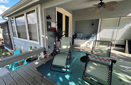 April Sound House | Waterviews, steps to water and lake steps w King bed, Dog friendly, EV charging