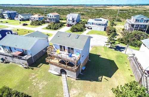 South Nags Head Cottage | Wave Watcher - Amazing Ocean and Sound Views - One minute walk to the beach!