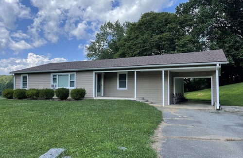 Sparta House | We are located in the beautiful blue ridge mountains