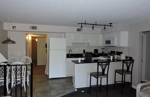 North Forest Beach Resort | Week 46: Cozy 1-bedroom resort HHI; Sea Crest Surf & Racquet Club.