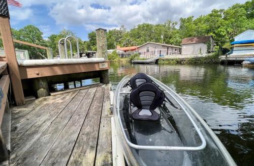 Weeki Wachee Gardens House | Weeki Wachee River Clear Kayak Waterfront