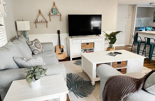 Weeki Wachee Gardens House | Weeki Wachee River Clear Kayak Waterfront