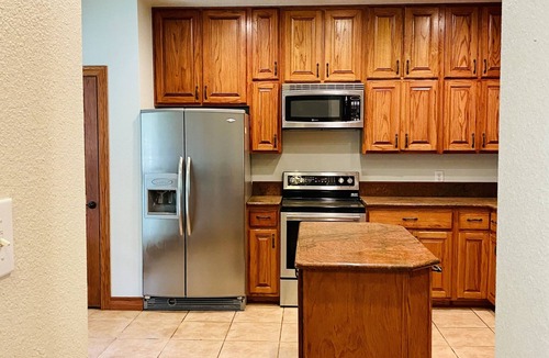 Leakey House | Welcome anytime, 55 yards to the Frio river