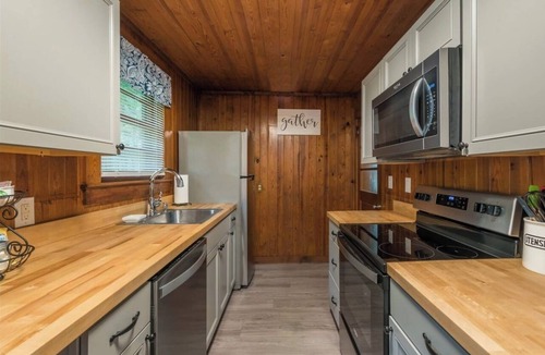 Chimney Rock Cabin | Welcome Back! Cozy Cabin in Chimney Rock! Short walk to town!