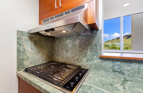 Diamond Head - Kapahulu - St. Louis Condo | Welcome to Colony Surf #1101. A Beautiful Oceanfront Condo On The Beach!