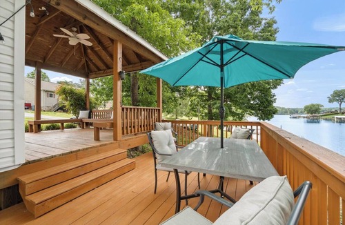 Taylorsville Cottage | Welcome to Getaway Cove at Lake Hickory – Your Perfect Lakefront Escape!