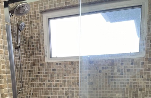 Pauwela Apartment | Welcome to the Dolphin Studio + 1 bathroom with Wifi
