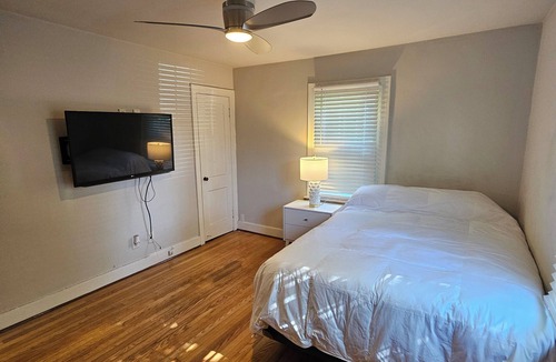 Mosby House | Welcome to Your Tranquil Retreat in Northside.