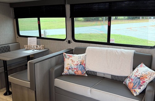 Valdosta House | Welcoming RV-sleeps 4-6! Brand new!