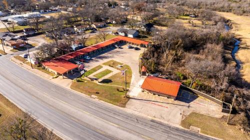 Cleburne Hotel | Western Inn by Capital O Cleburne TX