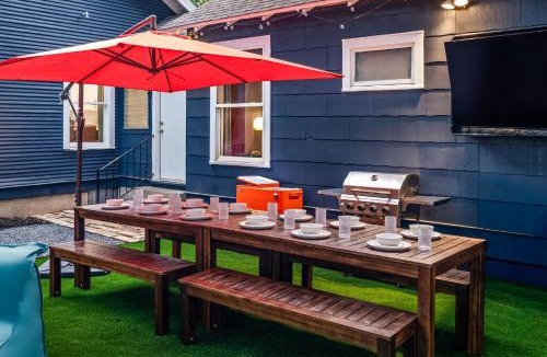 North University House | Western Tailgate -Sleeps 15 Hot Tub Bocce by UT