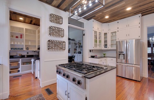 Columbus House | WFH Friendly: Abode w/Balcony in Columbus!