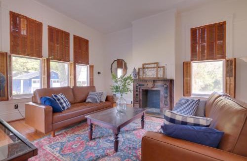 Columbus House | WFH Friendly: Abode w/Balcony in Columbus!