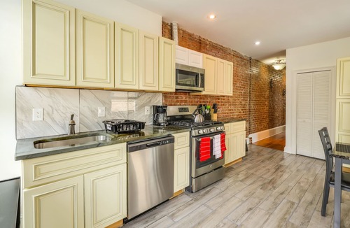 Bloomingdale Apartment | WFH in DC! Rowhouse Unit w/Office & Deck By HU