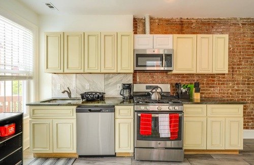 Bloomingdale Apartment | WFH in DC! Rowhouse Unit w/Office & Deck By HU