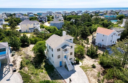 Whalehead Beach House | Whalehead with a Pool!