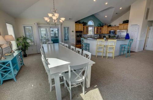 Whalehead Beach House | Whalehead with a Private Pool & Hot Tub!