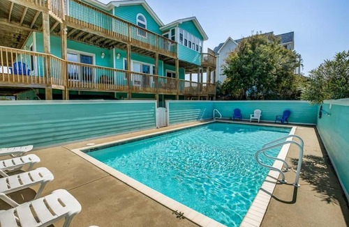 Whalehead Beach House | Whalehead with a Private Pool & Hot Tub!