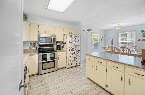 Windy Hill House | When Pigs Fly, Pet/Bike friendly