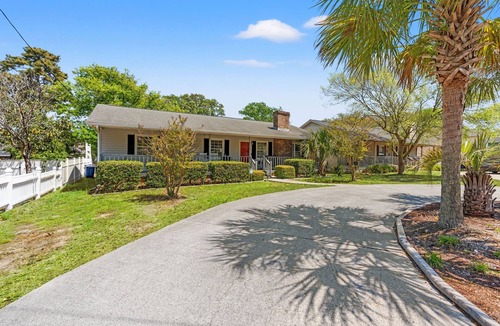 Windy Hill House | When Pigs Fly, Pet/Bike friendly