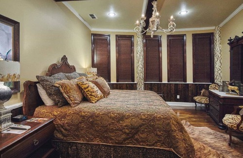 Attapulgus Cabin | Where Rustic Charm Meets Luxury-4 Bedroom/4 Bath Plantation Lodge
