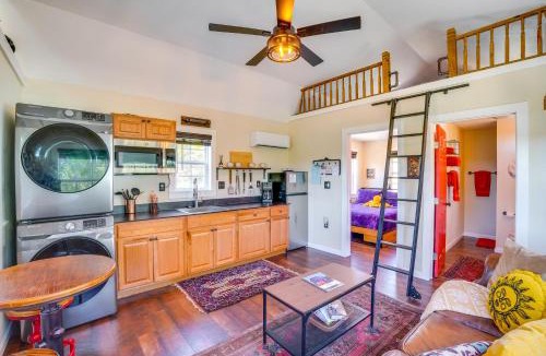 Brownwood House | Whimsical Cabin w/Grill < 4 Mi to Lake Brownwood!