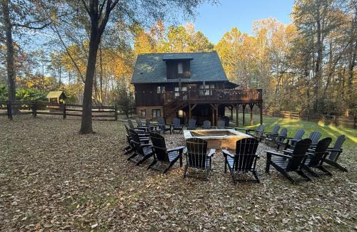 McLeansville House | Whisper Chalet Reunions Groups 20 Plus Guests