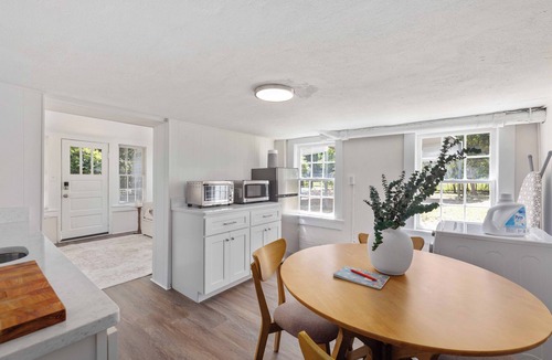 Columbus House | White Modern Retreat Near Fort Moore & Downtown